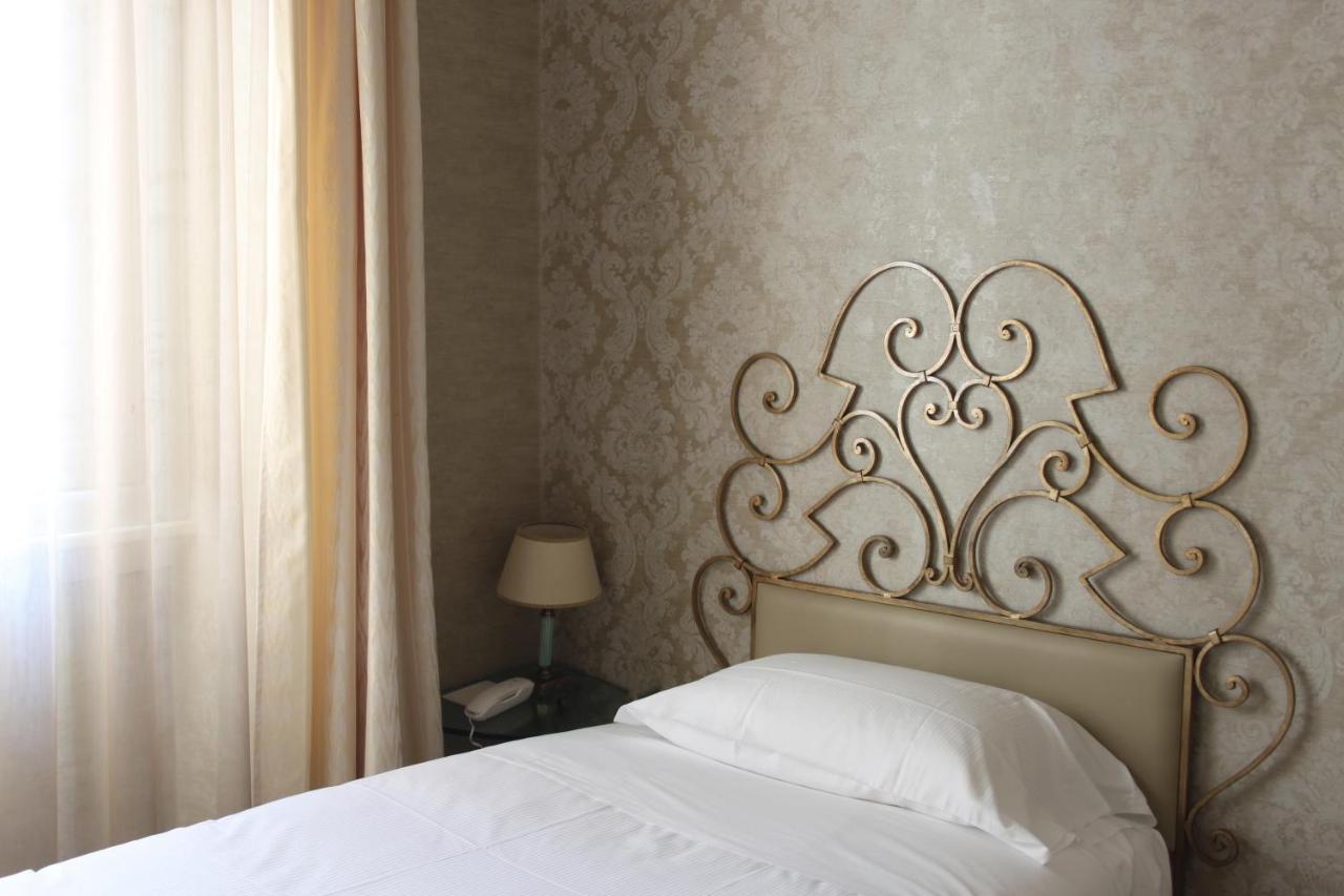 C-Hotels De Rose Palace Firenze Szoba fotó